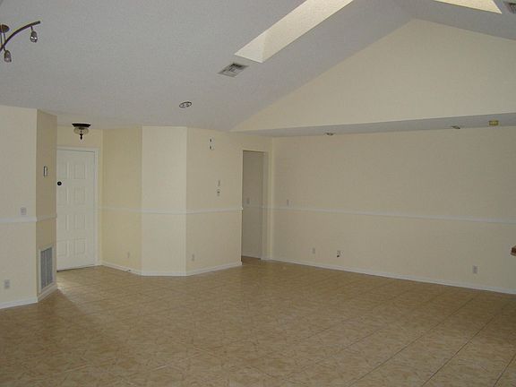 3rd image of 5447 Pine Circle