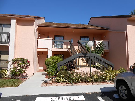 2nd image of 5055 Oak Hill Ln APT 213