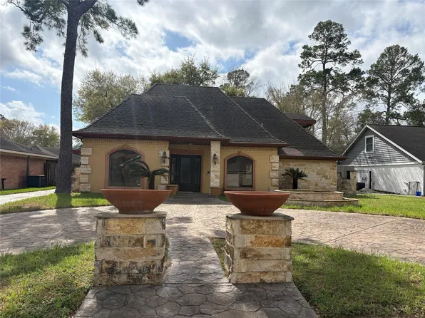 9023 Mauna Loa Ln, Houston, TX 77040