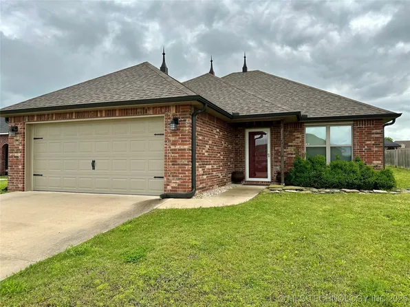 607 Club House Dr, Muskogee, OK 74403