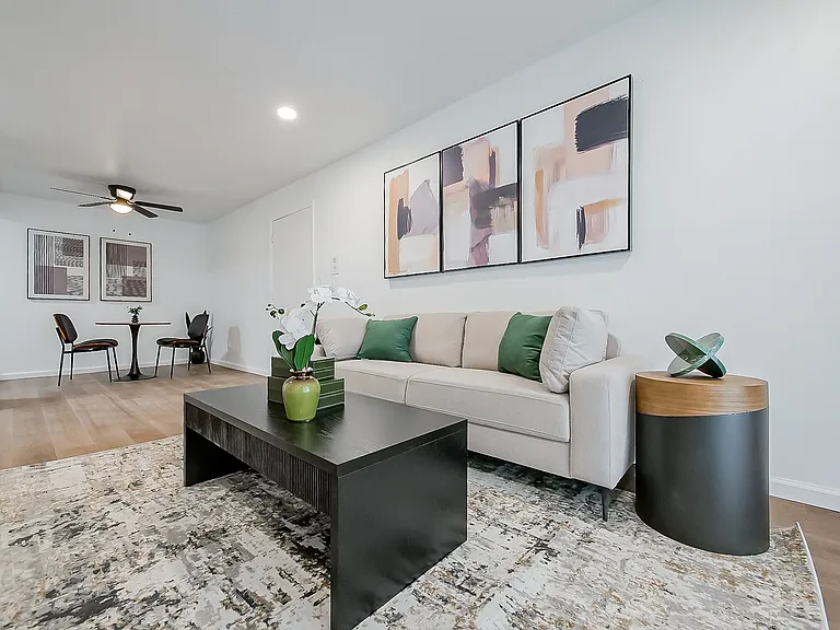 All New Luxury Living In Plymouth — Photo 65