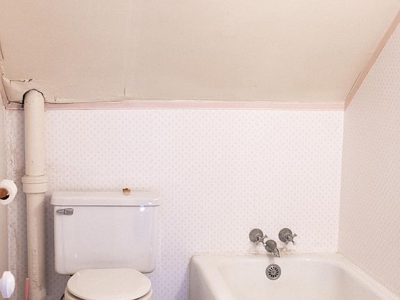 5th image of 10547 Livingston St