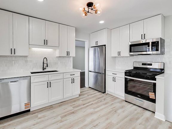 3rd image of 2431 Ernst St