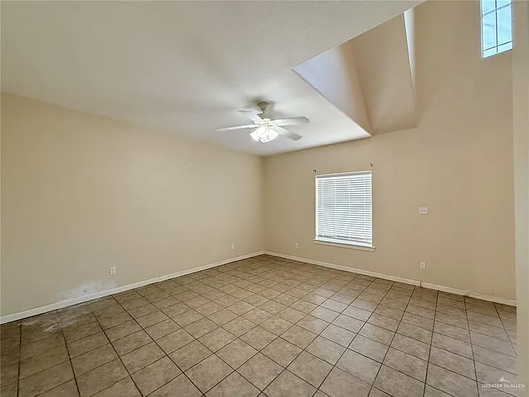 2212 N Days Cir — Photo 4