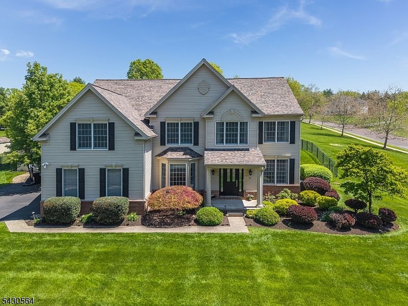 1st image of 9 Hawk Dr