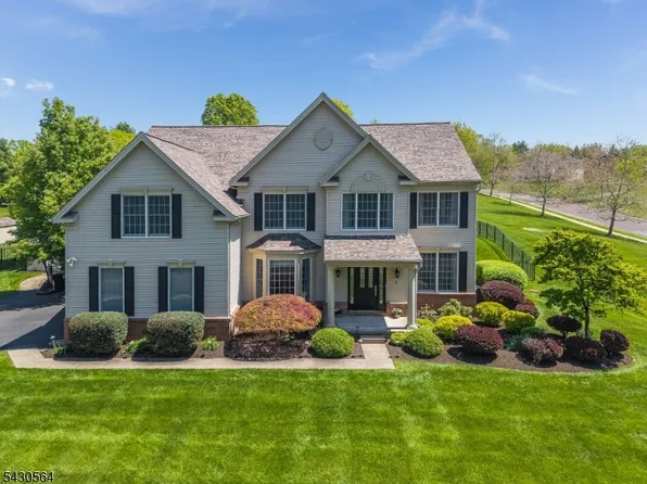 9 Hawk Dr, Raritan Twp., NJ 08551
