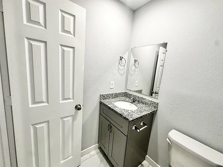8215 Crestview Dr #B — Photo 31