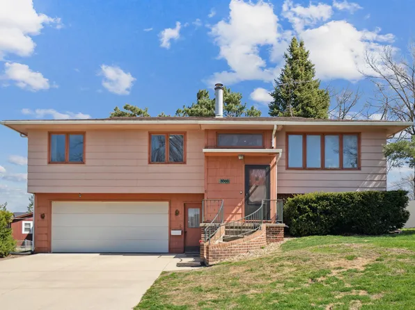 3008 San Salvador Dr, Waterloo, IA 50702