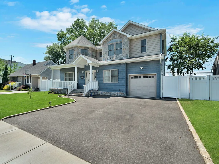 2245 Plum Tree Rd N — Photo 3