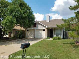 1411 Grovecrest Dr, Arlington, TX 76018