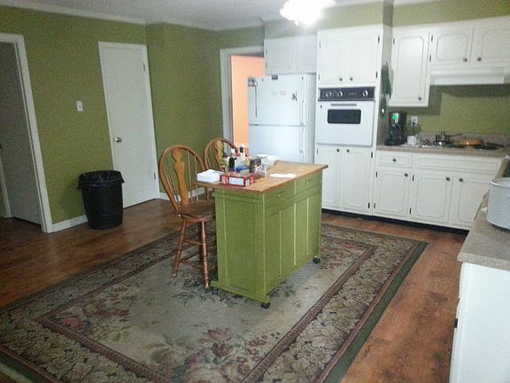 large eat in kitchen