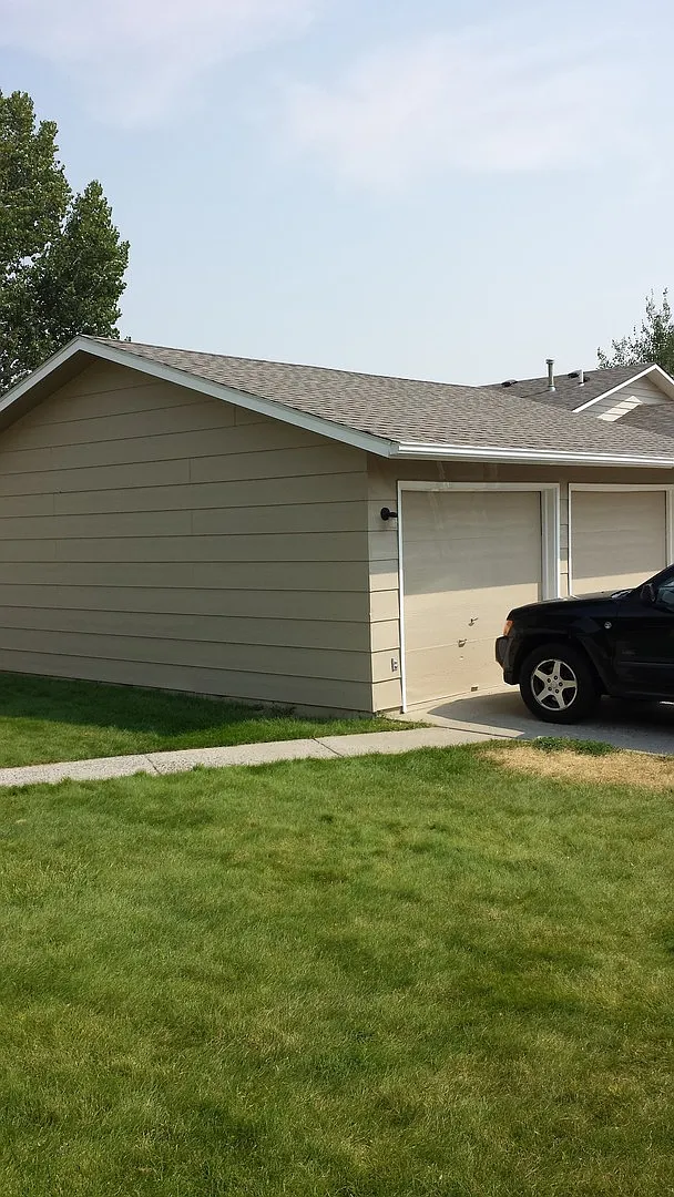 265 Aristocrat Dr — Photo 2