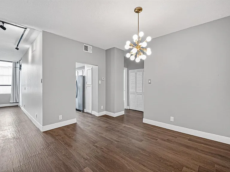 5150 Hidalgo St #402 — Photo 20