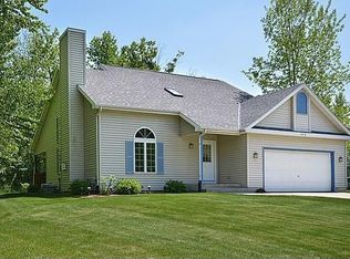 926 Ridgeway Cir, Fredonia, WI 53021