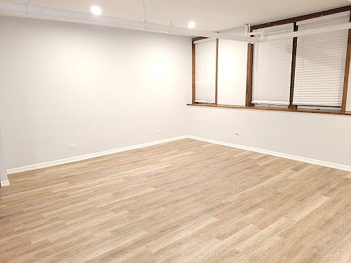 5th image of 1436 N Astor St APT 8