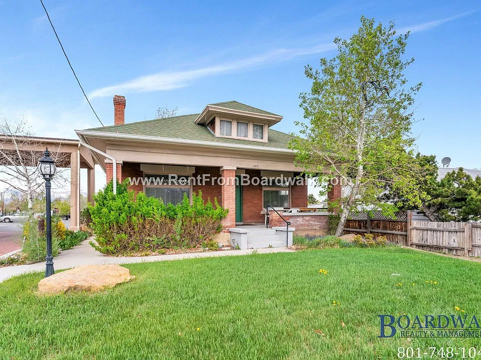 377 N Main St