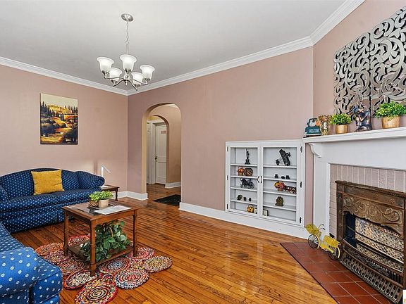 5th image of 206 Edwards Ave