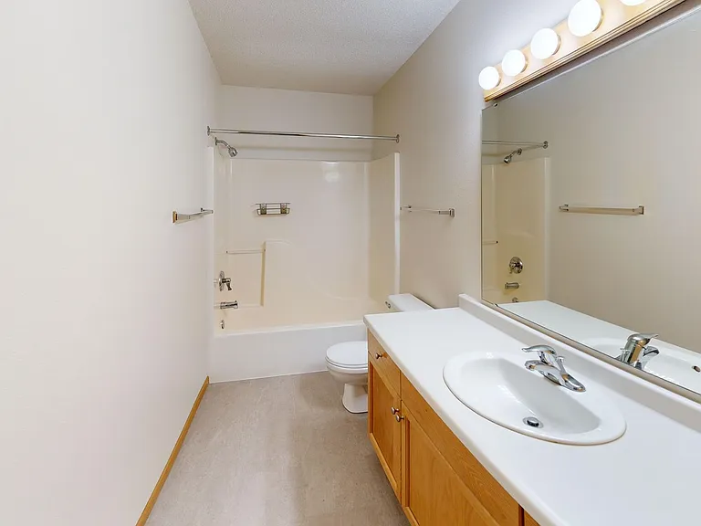 Dakota Park Apartments — Photo 15