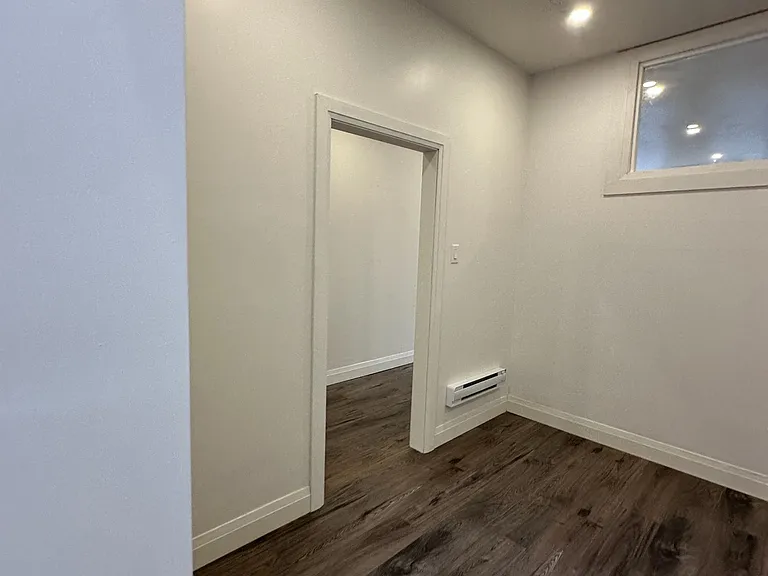 565 Yonge St #4 — Photo 15