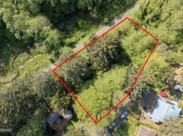 6200 NE Quay Ct, Lincoln City, OR 97367