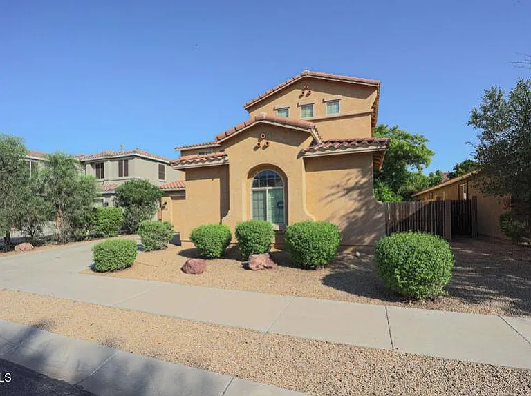 17269 W Morning Glory St — Photo 3