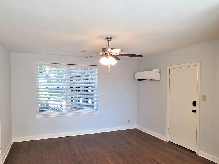 Louisiana Terrace — Photo 3