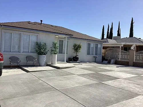 45034 Redwood Ave Photo 1