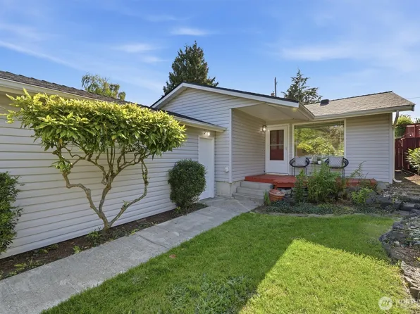 8425 18th Avenue SW, Seattle, WA 98106