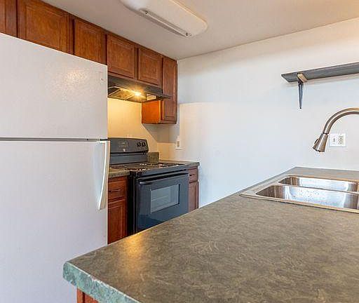 5th image of 2566 E Grand Blvd