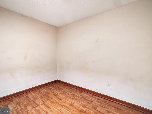 4th image of 1832 E 28th St