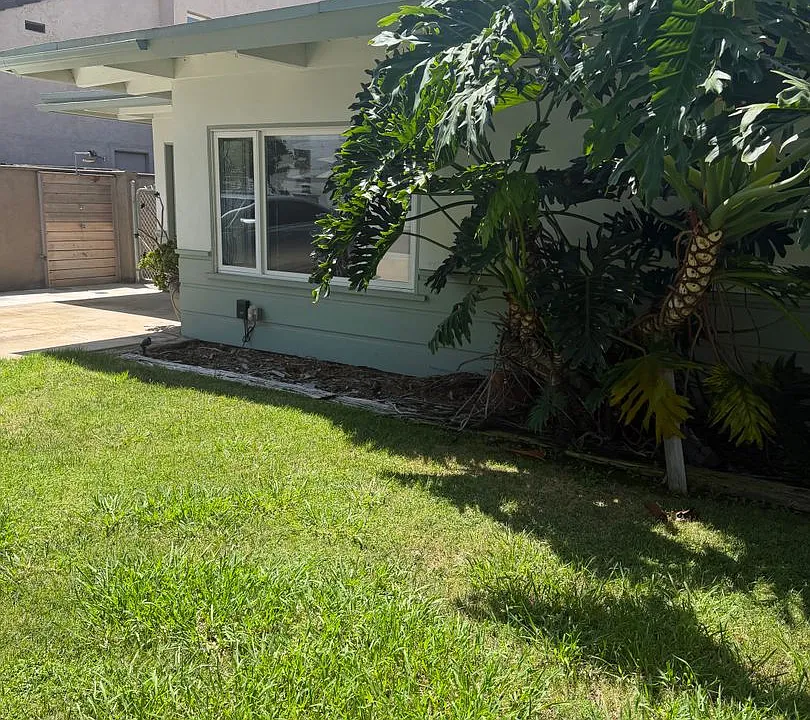 321 N Acacia Ave