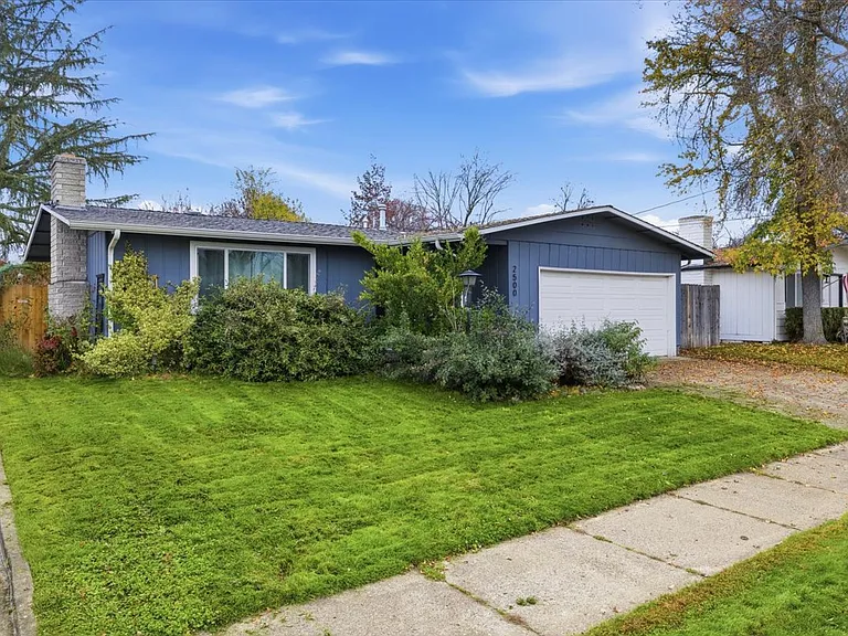 1016 Birmingham St — Photo 2