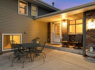 2890 Torchwood Dr, New Brighton, MN 55112