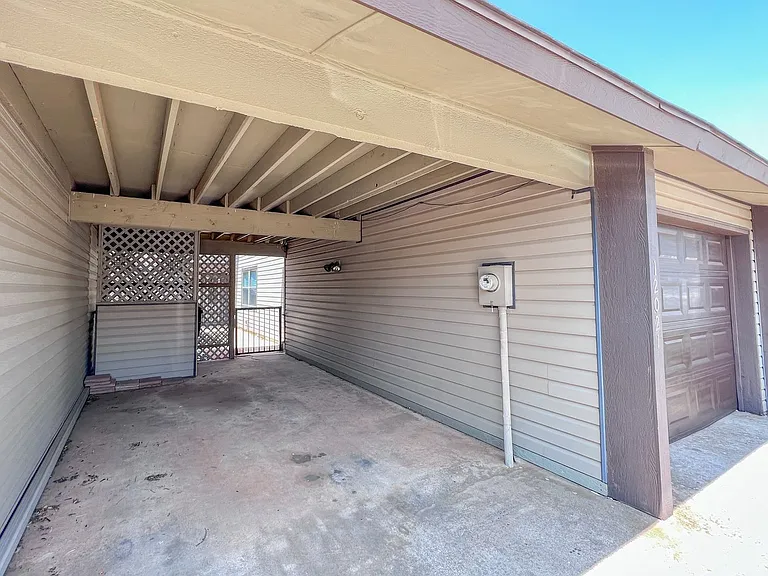 12021 Hawthorne Ln — Photo 6