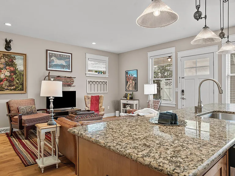 706 Ivy St #2 — Photo 9