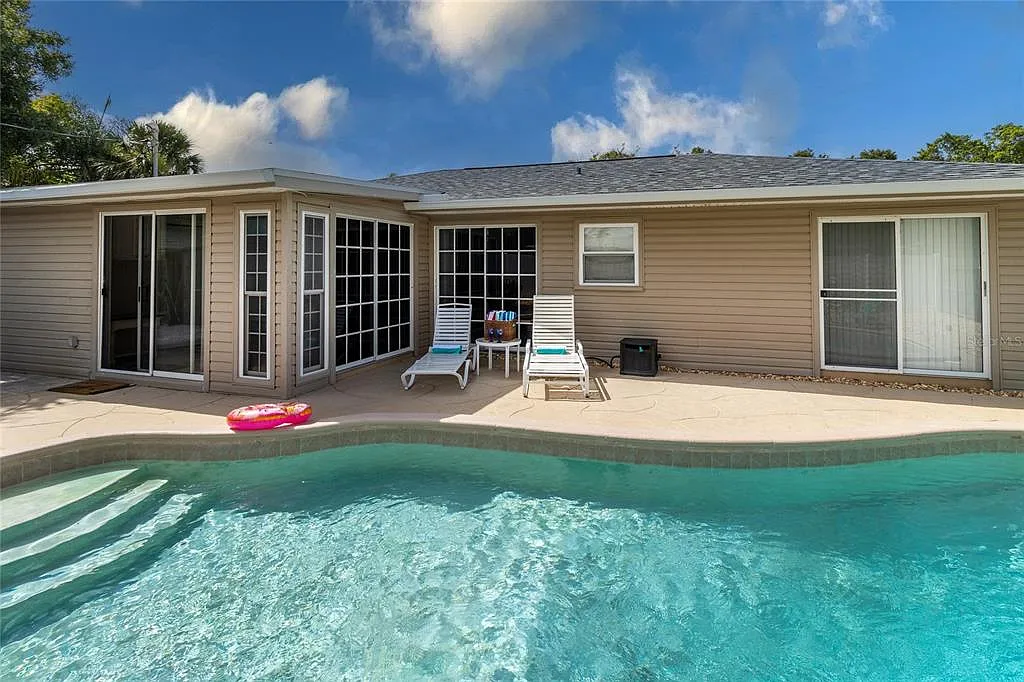 3 bed, 2.0 bath, 1267 sqft, $3,750 — Photo 4