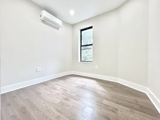 Bedroom, photo 8