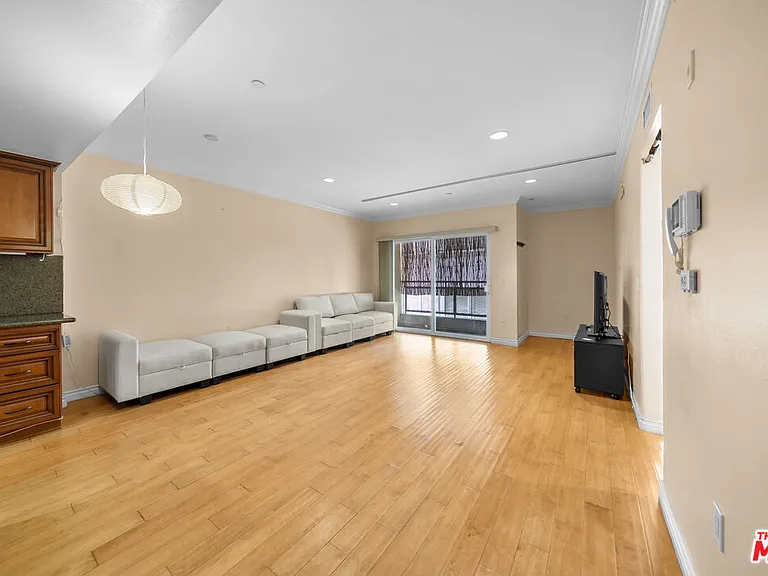 980 S Oxford Ave #202 — Photo 19