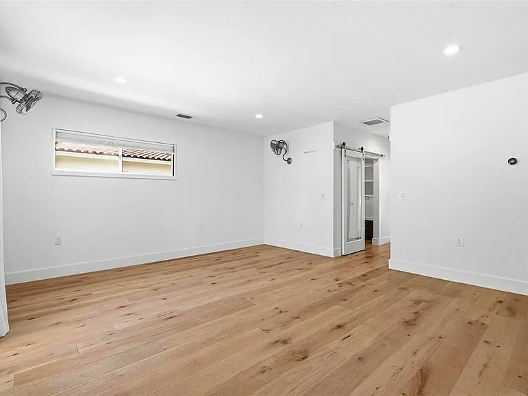 141 Giralda Blvd NE — Photo 17