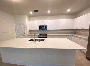 4649 NW 83rd Pkwy, Doral, FL 33166