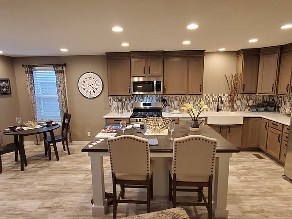 3rd image of 1590 Dover Dr #Ycpjw5