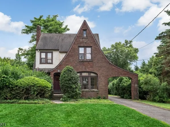 332 Meadowbrook Ave, Ridgewood Village, NJ 07450