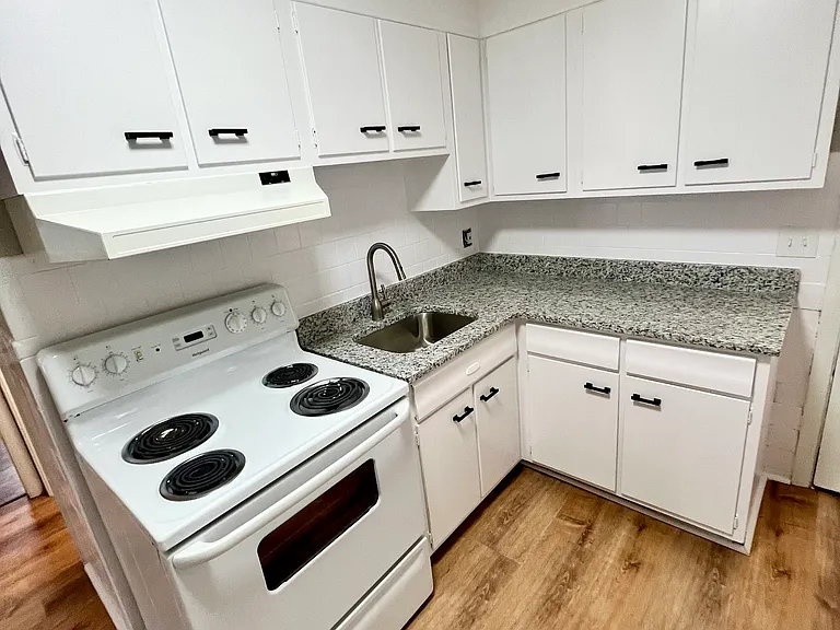 398 Newton St #1 — Photo 9