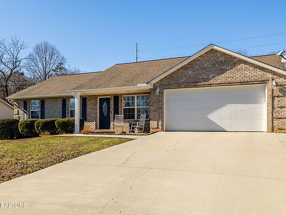 4th image of 120 Hillsborough Ln