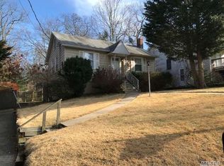 6 Whitestone Rd, Sound Beach, NY 11789