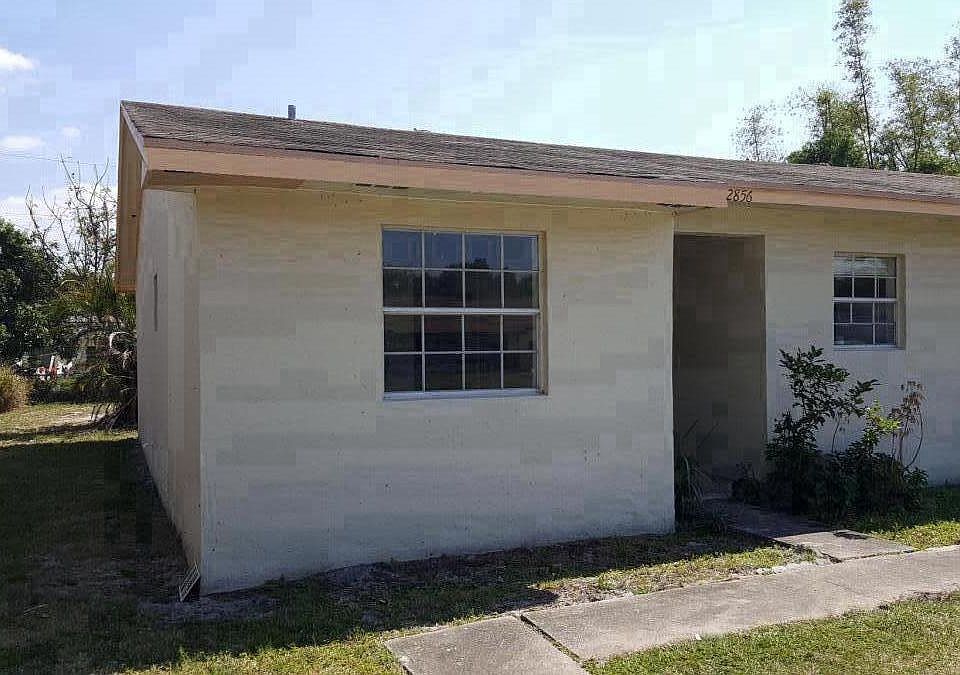 The Far Right Unit In the Building 2836 SE Bonita St