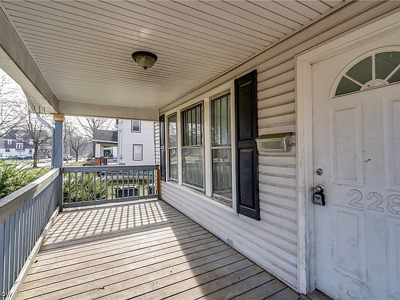 3rd image of 228 Oakdale Ave