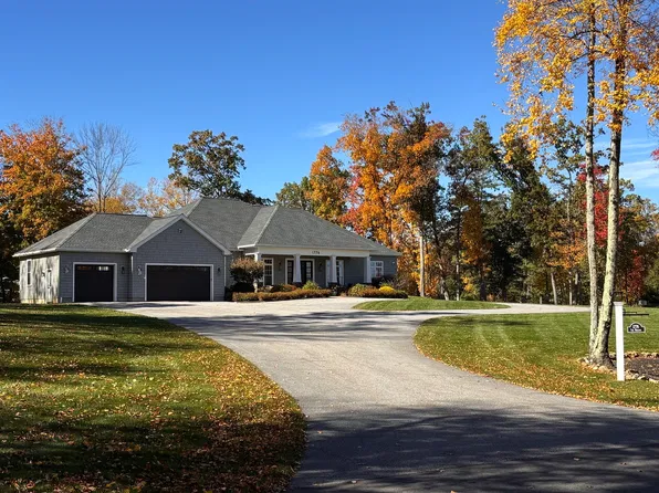 1776 Old Turnpike Rd, Oakham, MA 01068