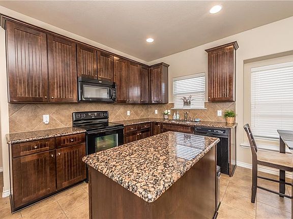 3rd image of 12525 Fair Ln
