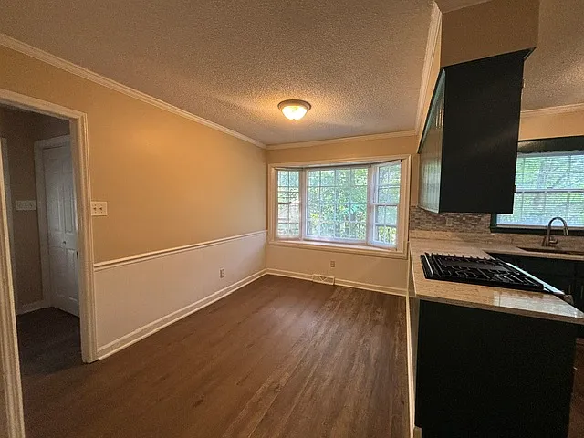 6717 W Friendly Ave — Photo 23